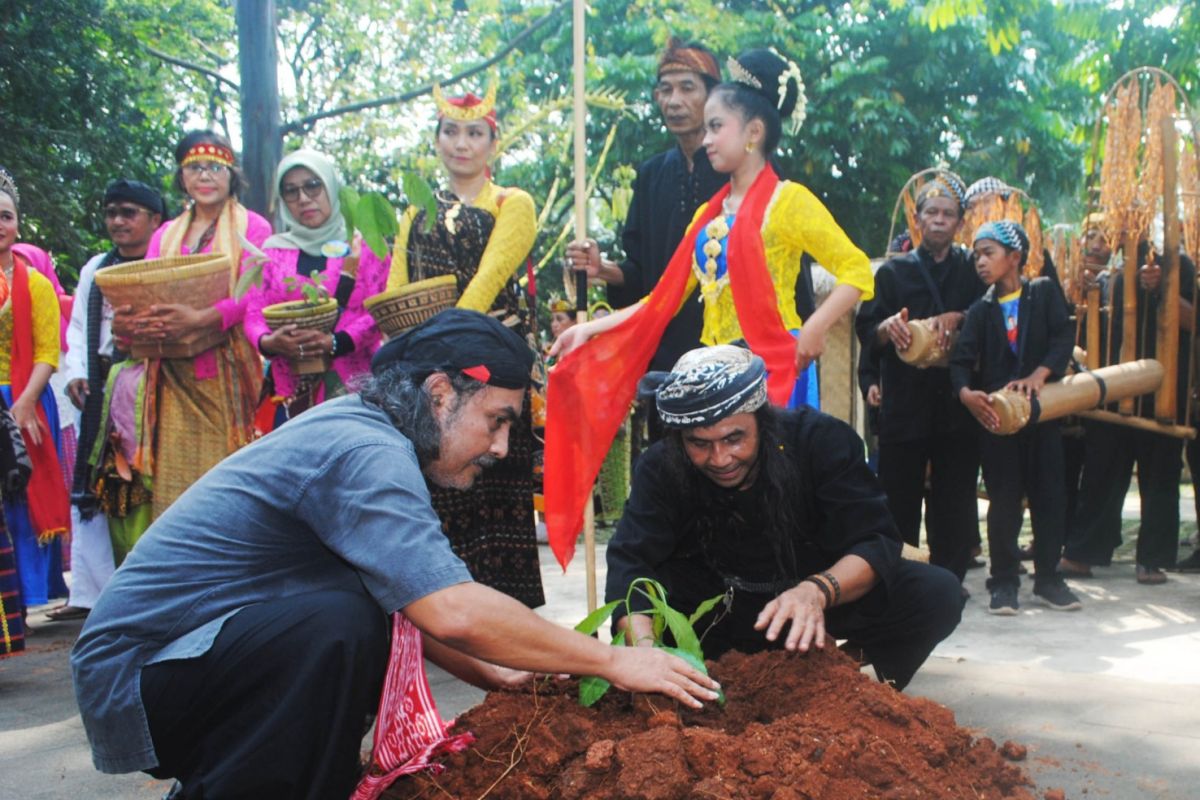 Sedekah Hutan UI Dorong Pelestarian Lingkungan Kearifan Lokal